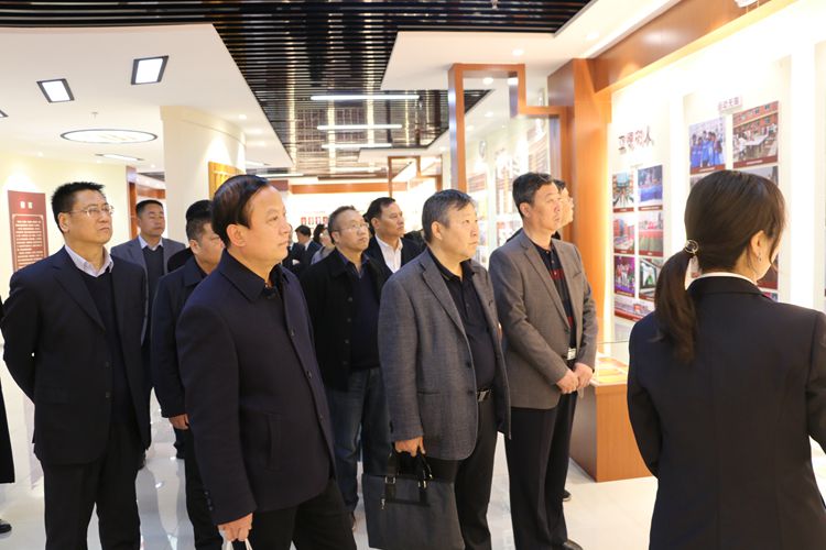 陜西省教育廳對(duì)銅川陽(yáng)光中學(xué)創(chuàng)建省級(jí)標(biāo)準(zhǔn)化高中評(píng)估 
